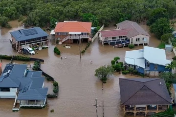 ஆறுகளாக மாறிய தெருக்கள்... தண்ணீர் புகுந்த ஆயிரக்கணக்கான வீடுகள்: தத்தளிக்கும் ஒரு மாகாணம்