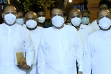 மைத்திரி முன்வைத்த கோரிக்கை! - மகிந்த, கோட்டாபய இணக்கம்