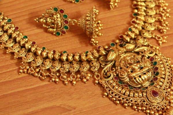 Today Gold rate: ஏறிய வேகத்தில் குறைந்த தங்க விலை.. நகை பிரியர்களுக்கு மகிழ்ச்சி தகவல் | Today Gold Rate In Tamil Aug 22 Srilanka And India