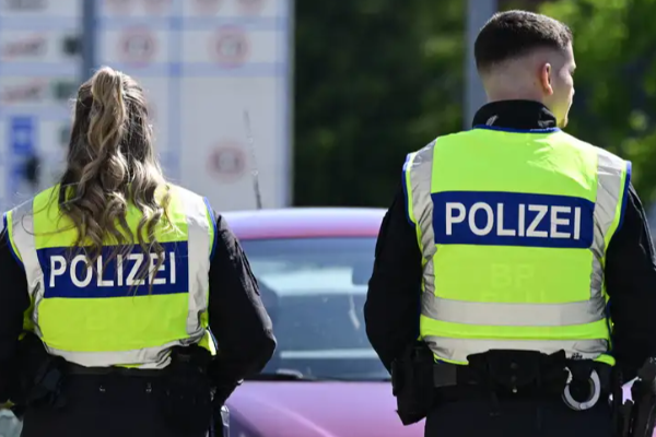 ஜேர்மன் எல்லையிலேயே திருப்பி அனுப்பப்பட்ட புகலிடக்கோரிக்கையாளர்கள் மீண்டும் கோரிக்கை | Germany 1600 Asylum Requests By People Rejected