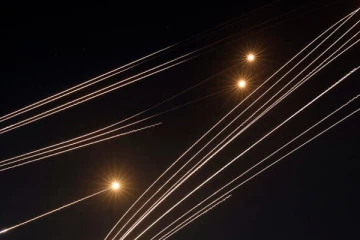 மத்திய கிழக்கில் வலுக்கும் போர் பதற்றம் : இஸ்ரேலை இலக்கு வைத்த ஹிஸ்புல்லா