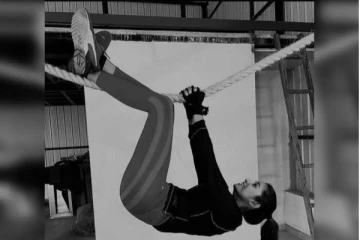 ‘’நல்லா சர்க்கஸ் பண்றே மேன் நீ’’-வைரலாகும் பிரியா பவானி சங்கரின் ஒர்கவுட் புகைப்படம்