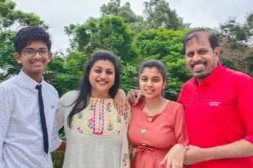 மார்டன் உடையில் நடிகை ரோஜா! வயதுக்கு வந்த பெண் குழந்தை இருக்கும் போதும் எப்படி இருக்கிறார் தெரியுமா?