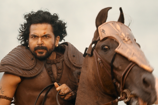 குளிக்கும் இடத்திலும் பொன்னியின் செல்வனின் பாடல்.. செம வைரலாகும் வீடியோ | Ponni Nadhi Song In Swimming Pool குளிக்கும் இடத்திலும் பொன்னியின் செல்வனின் பாடல்.. செம வைரலாகும் வீடியோ | Ponni Nadhi Song In Swimming Pool