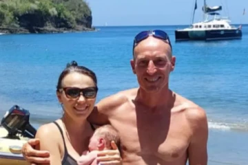 ஆசைக்காக கடற்கரையில் பிரசவம்; பிறந்த குழந்தையுடன் வெளிநாட்டில் மாட்டிக்கொண்ட பிரித்தானிய தம்பதி