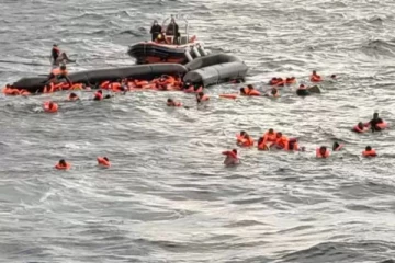 படகு கவிழ்ந்து 100 பேர் உயிரிழப்பு  : ஐரோப்பிய நாடுகளுக்கு அகதிகளாக செல்ல முயன்றபோது நேர்ந்த விபத்து