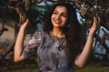 அழகே அழகு சீரியல் புகழ் நடிகை நக்ஷத்ராவின் அழகிய போட்டோஸ்