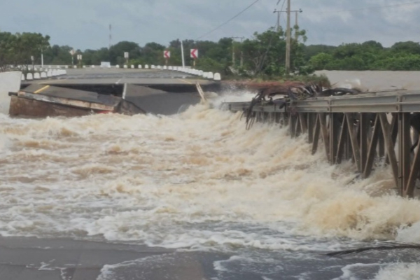 நாயாறு பகுதியில் உடைந்த இரண்டு பாலங்கள்! பொதுமக்களிடையே பரவும் வதந்திகள் | Two Bridges Broken In The Nayar Area