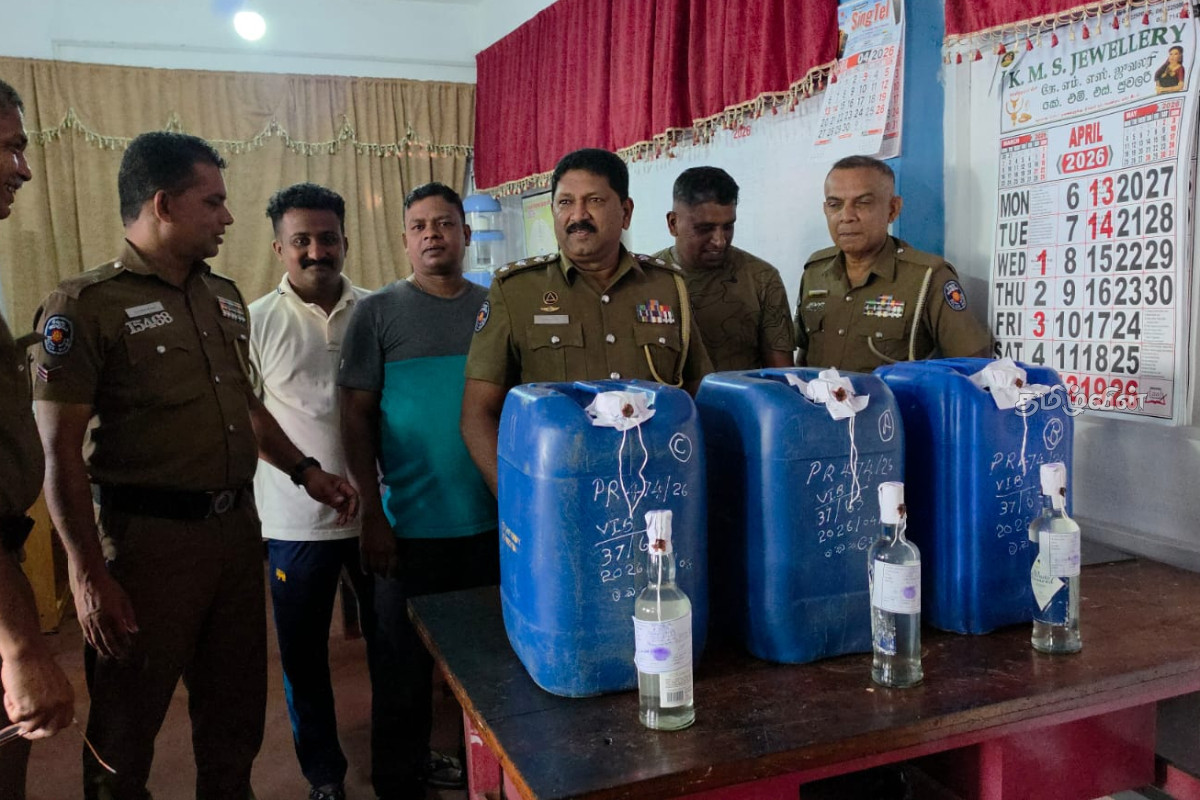 மட்டக்களப்பில் பொலிஸாரின் சுற்றிவளைப்பில் பெண் கைது! | Female Businesswoman Arrested For Leaking