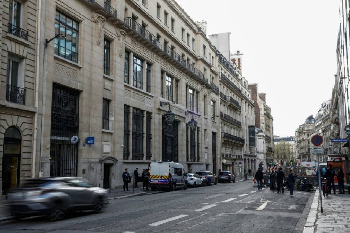 அமெரிக்க வங்கி மீது தாக்குதல் முயற்சி: இருவர் கைது | Attempted Attack On Us Bank Two Arrested அமெரிக்க வங்கி மீது தாக்குதல் முயற்சி: இருவர் கைது | Attempted Attack On Us Bank Two Arrested