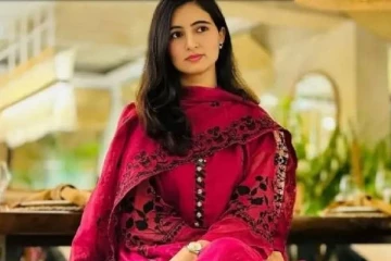 ரிசர்வ் வங்கி ஊழியராக பணியாற்றிக்கொண்டே முதல் முயற்சியிலேயே UPSC தேர்வில் முதலிடம் பிடித்த பெண்