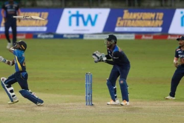 நட்சத்திர வீரருக்கு கொரோனா காரணமாக ஒத்தி வைக்கப்பட்டு இன்று நடக்கும் இலங்கை - இந்தியா போட்டி! அவருக்கு பதில் களமிறங்கும் வீரர் யார்?