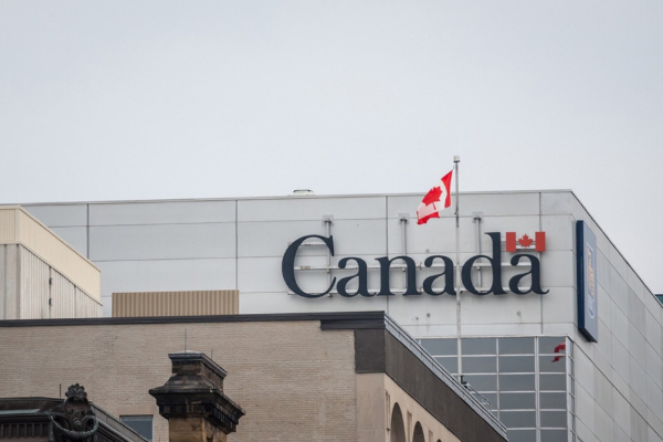 தற்காலிக குடியிருப்பு அனுமதி பெற்ற 2.1 மில்லியன் பேர் கனடாவிலிருந்து வெளியேறும் நிலை | 2 1 Million Temporary Residents To Left Canada