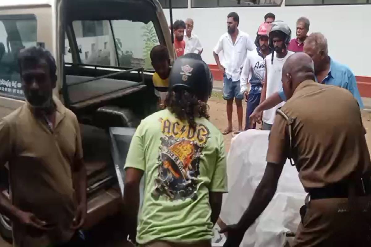 தனியார் பேருந்தில் சிக்கி 6 வயது சிறுமி சம்பவ இடத்திலேயே பலி | Girl Dies The Spot After Being Hit By Private Bus தனியார் பேருந்தில் சிக்கி 6 வயது சிறுமி சம்பவ இடத்திலேயே பலி | Girl Dies The Spot After Being Hit By Private Bus
