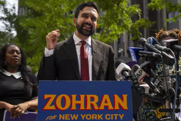 ட்ரம்ப் விடுத்த அச்சுறுத்தல்.. அமெரிக்கா எதிர்பாரா வரலாற்று வெற்றியால் சூடுபிடிக்கும் அரசியல் களம்! | Zohran Mamdani As New York Mayor Trump Us ட்ரம்ப் விடுத்த அச்சுறுத்தல்.. அமெரிக்கா எதிர்பாரா வரலாற்று வெற்றியால் சூடுபிடிக்கும் அரசியல் களம்! | Zohran Mamdani As New York Mayor Trump Us