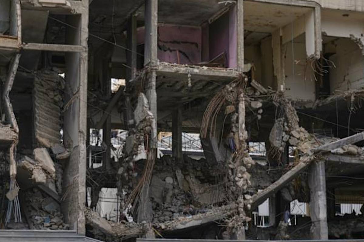 மத்திய கிழக்கில் போர் பதற்றம் தீவிரம்: தெஹ்ரான் மீது இஸ்ரேல் தாக்குதல் | Israel Attacks Lebanon