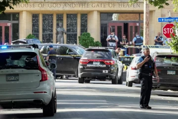 அமெரிக்க கத்தோலிக்கப் பாடசாலையில் துப்பாக்கிச் சூடு ; 3 பேர் பலி