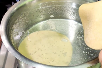 எண்ணெய் இல்லாமல் புசு புசு பூரி... தண்ணீரிலேயே சுட்டு எடுக்கலாம்! எப்படி தெரியுமா?