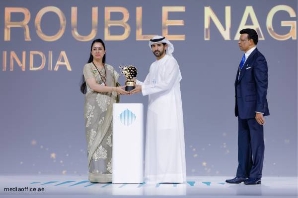 indian teacher received award from dubai prince