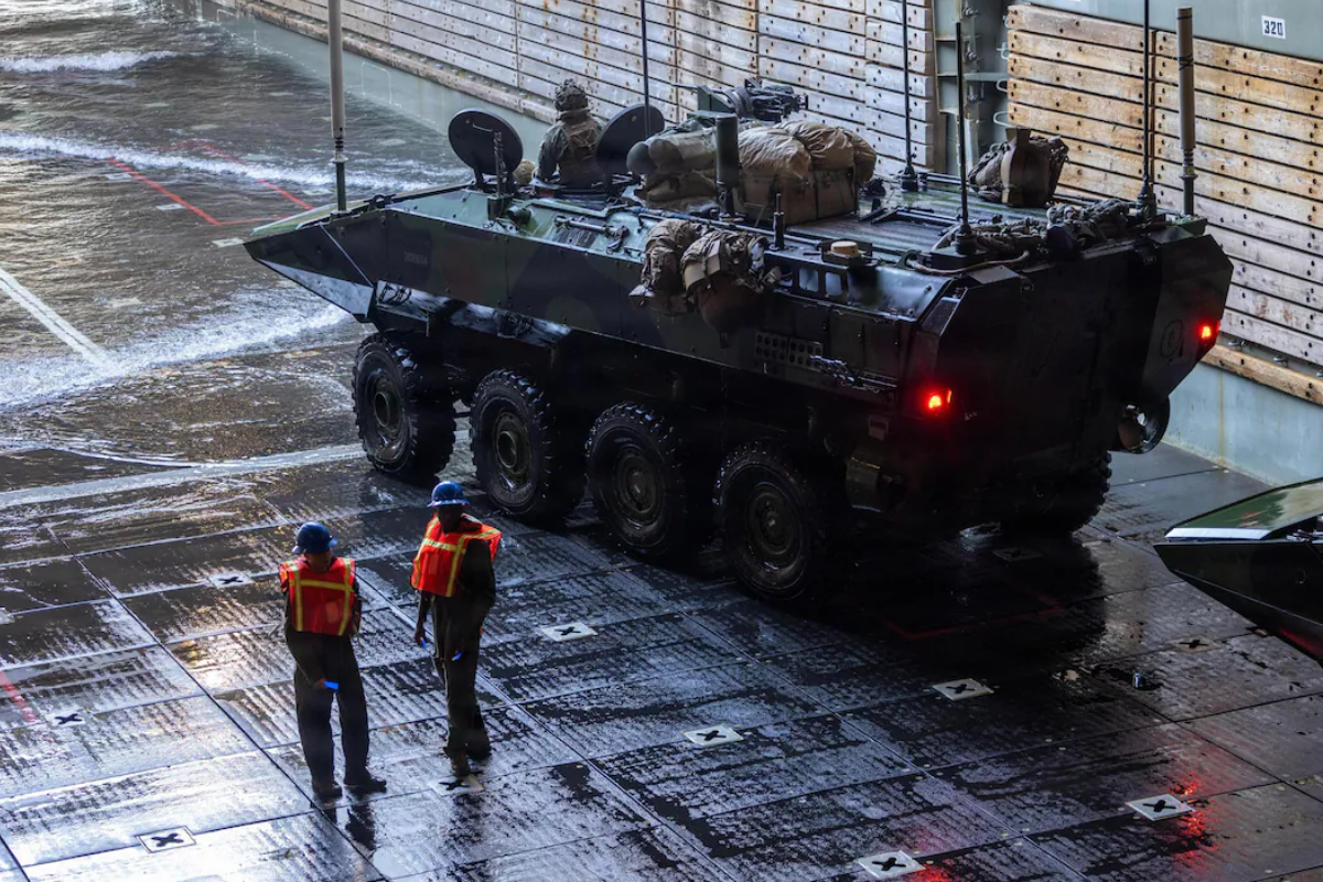 சர்வதேசத்தை மிரளவைக்கும் படைக்குவிப்பு! 23 வருடங்களில் அமெரிக்காவின் அதிரவைக்கும் நகர்வு | Ground War On Us Rushes 57 000 Troops Iran Crisis