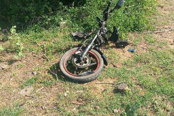 தமிழர் பகுதியில் பயங்கர விபத்து சம்பவம்... மூவர் வைத்தியசாலையில்! | 3 Vehicles Collided With Each Other In Mannar தமிழர் பகுதியில் பயங்கர விபத்து சம்பவம்... மூவர் வைத்தியசாலையில்! | 3 Vehicles Collided With Each Other In Mannar