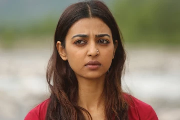 உங்க அம்மா, தங்கச்சிய Padding வைக்க சொல்லுவீங்களா..கொந்தளித்த ராதிகா ஆப்தே