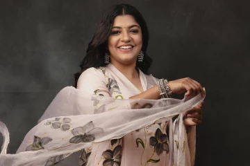 அந்த கேள்வியை கேட்டாலே எரிச்சலா இருக்கு.. சூர்யா பட ஹீரோயின் காட்டம்