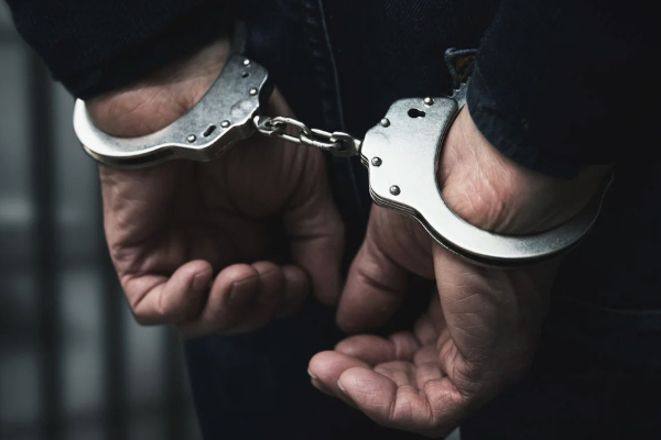 சட்டவிரோத மதுபான வியாபாரி பொலிசாரின் சுற்றிவளைப்பில் கைது | Drug Dealer Arrested In Maruthankerini Police Raid