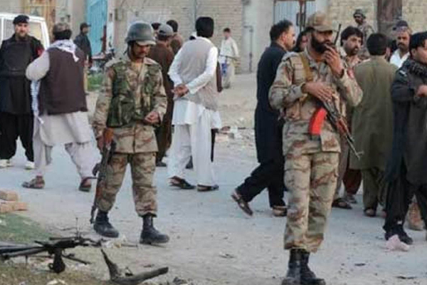 பாகிஸ்தானில் பயங்கரவாதிகள்  திடீர் தாக்குதல்! 10 இராணுவ வீரர்கள் பலி - ஐபிசி தமிழ்