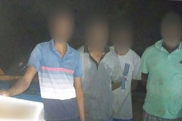 வடக்கில் சட்டவிரோத மீன்பிடியில் ஈடுபட்டவர்களுக்கு நேர்ந்த கதி! | Arrested By Navy For Illigel Fishing In Northern