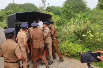 பொலிசாரின் தாக்குதலில் வேலன் சுவாமி வைத்தியசாலையில்