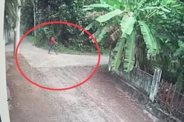 வீதியில் வைத்து இளம் பெண் மீது துரத்தி துரத்தி கொடூர தாக்குதல்! சிசிரிவி கமராவில் சிக்கிய ஆதாரம்