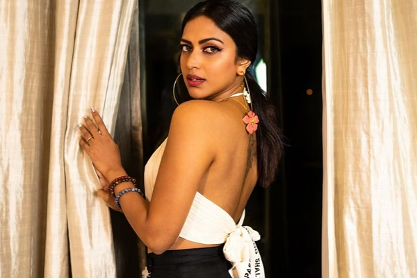 சரக்குபாட்டில், லைட்டர் என பிறந்தநாள் பார்ட்டி! நடிகை அமலா பால் வெளியிட்ட புகைப்படம்.. | Amala Paul Friend Birthday Party Photos Post