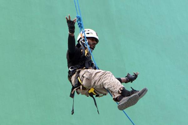 கொழும்பு தாமரை கோபுரத்தில் ஆரம்பமாகும் புதிய விளையாட்டு!(படங்கள்) | Srilanka Tourist Sports Lotus Tower Abseiling