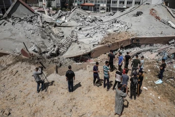 காசா பள்ளி மீது இஸ்ரேல் வான்வழித் தாக்குதல் ; 60-க்கும் மேற்பட்டோர் பலி