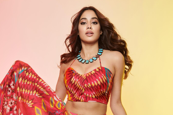 மேடையில் பெல்லி டான்ஸ் ஆடிய ஸ்ரீதேவி மகள் ஜான்வி! வீடியோ படுவைரல் | Janhvi Kapoor Belly Dance Video Viral