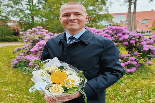 நாடாளுமன்ற வளாகத்தில் உயிர்மாய்த்த பின்லாந்து எம்.பி | Finnish Mp Found Dead In Parliament Building