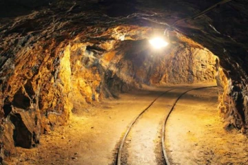 தங்கம் எடுக்க மூடப்பட்ட சுரங்கத்திற்கு சென்றவர்களின் 38 பேருக்கு நேர்ந்த பரிதாபம்