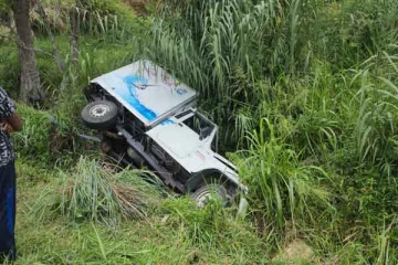 வாகன விபத்தில் ஒரே குடும்பத்தை சேர்ந்த ஐவர் காயம்