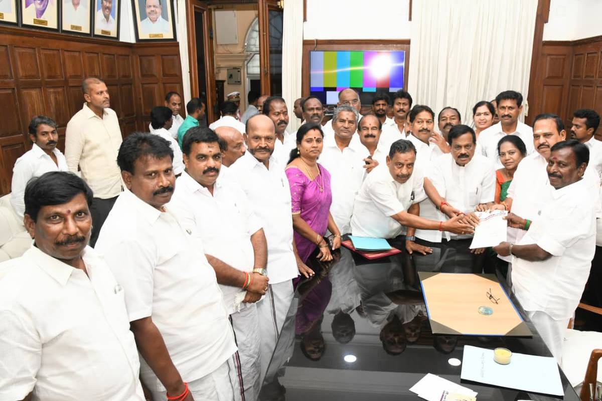 அதிமுகவில் பிளவு - எடப்பாடி பழனிசாமியா? எஸ்.பி.வேலுமணியா? | Admk Split Into Two Eps Vs Sp Velumani