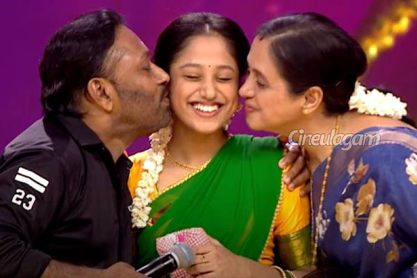சரிகமப சீசன் 5ல் மகள் பாடுவதை நேரில் காண வந்த தேவயானி கணவர், அவர் சொன்ன வார்த்தி... எவ்வளவு காதல், வீடியோ இதோ | Saregamapa Season 5 Dedication Round