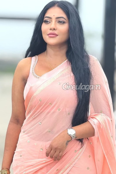 மஞ்சக்காட்டு மைனாவாக மஞ்சள் நிற புடவையின் அழகில் மயக்கும் சீரியல் நடிகை ரேஷ்மா பசுபுலேட்டி.... இதோ போட்டோஸ் | Serial Actress Reshma Pasupuleti Saree Photos மஞ்சக்காட்டு மைனாவாக மஞ்சள் நிற புடவையின் அழகில் மயக்கும் சீரியல் நடிகை ரேஷ்மா பசுபுலேட்டி.... இதோ போட்டோஸ் | Serial Actress Reshma Pasupuleti Saree Photos