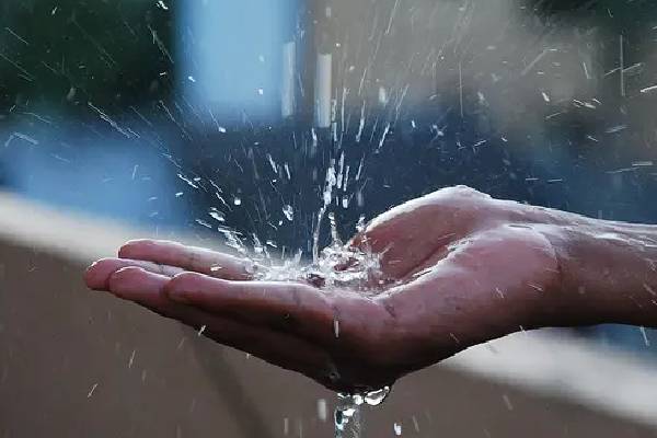 மழை நீரை குடிப்பவரா நீங்க? இவ்வளவு ஆபத்துகள் உள்ளது உங்களுக்கு தெரியுமா? | Is It Safe To Drink Rainwater Scientists Opinion மழை நீரை குடிப்பவரா நீங்க? இவ்வளவு ஆபத்துகள் உள்ளது உங்களுக்கு தெரியுமா? | Is It Safe To Drink Rainwater Scientists Opinion