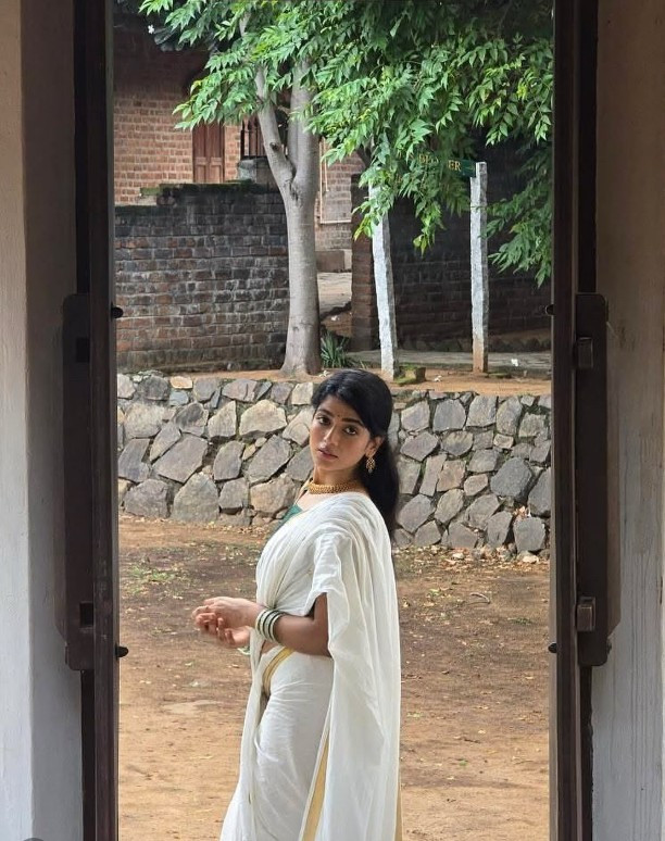 பிக்பாஸில் இருந்து சமீபத்தில் வெளியேறிய வியானாவின் அழகிய போட்டோஸ் 6 Gallery