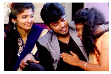 லிப் டூ லிப் முத்தம்: சாண்டி மச்சினிச்சியை விளாசும் நெட்டிசன்கள்