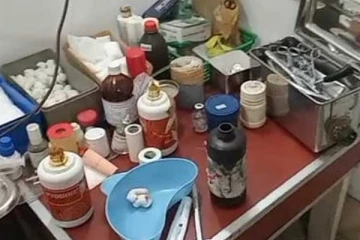 මිනිසුන් රවටමින් වෛදය මධ්‍යස්ථානයක් පවත්වාගෙන ගිය හොර දොස්තර සහ හෙදිය