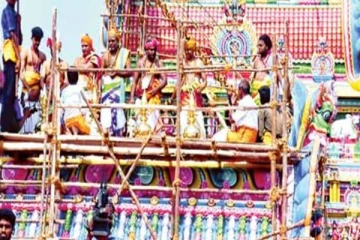 யாழில் கோயில் கும்பாபிஷேகத்தில் மோசமான செயலில் ஈடுபட்ட பெண்ணுக்கு நேர்ந்த கதி!