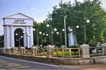 தளர்வுகளுடன் கூடிய ஊரடங்கை அறிவித்த புதுச்சேரி.... கட்டுப்பாடுகள் என்னென்ன?