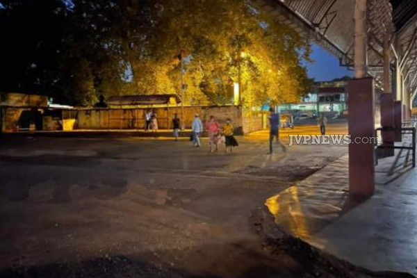 ஊரடங்கு சட்டத்தால் கொழும்பில் தவிக்கும் மக்கள் (Photos) | People Suffering Colombo Due To Curfew Transport