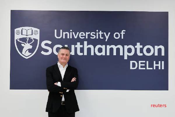 உள்நாட்டில் கடும் நெருக்கடி... இந்தியாவில் செயல்படத் தொடங்கிய பிரித்தானியப் பல்கலைக்கழகங்கள் | Uk Universities Set Up In India